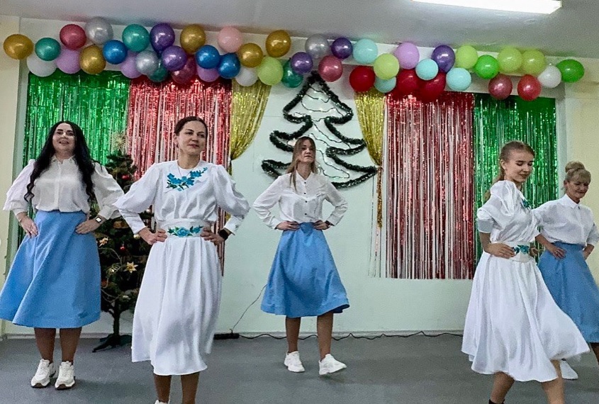 С наступающим Новым Годом!