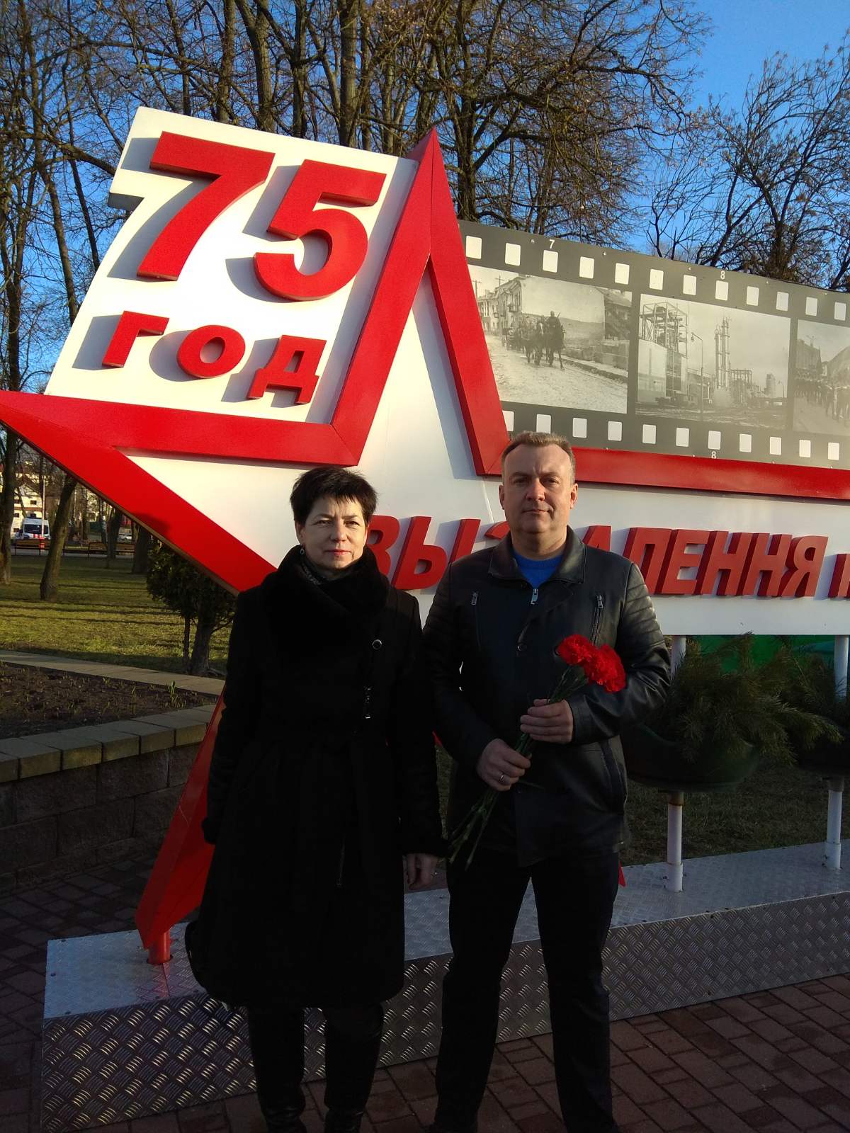 Возложение цветов к памятнику советским воинам и партизанам